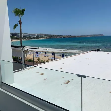 Karousos Aparthotel *